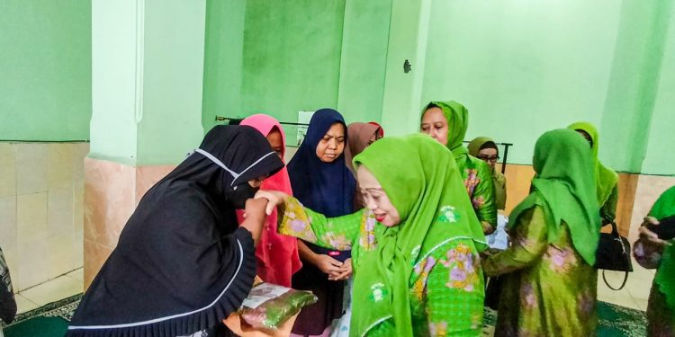 Keluarga Besar Muslimat DKI Sambangi Muslimat yang Terdampak Kebakaran Plumpang